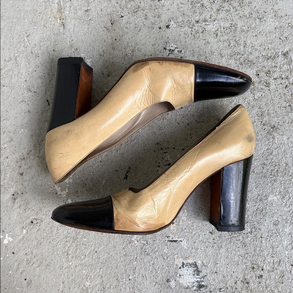 Vintage tan and black Chanel heels - Picture 3 of 8